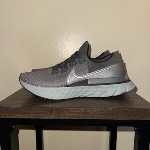Nike React Infinity Run Flyknit “Iron Grey” EUC